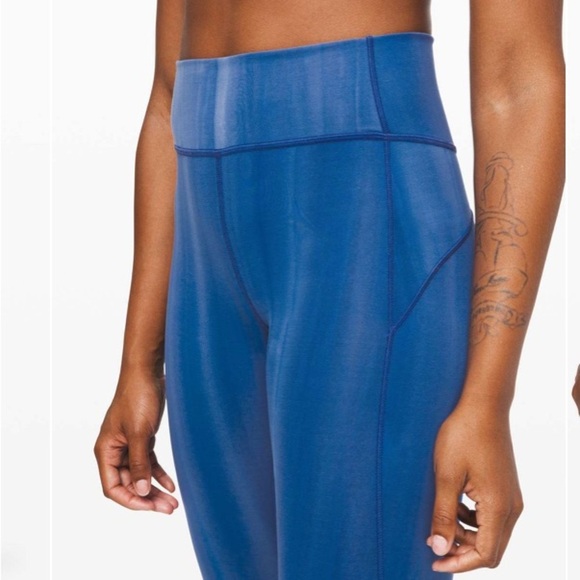 LULULEMON In Movement Tight 25” spray dye everlux size 4 - Picture 3 of 13